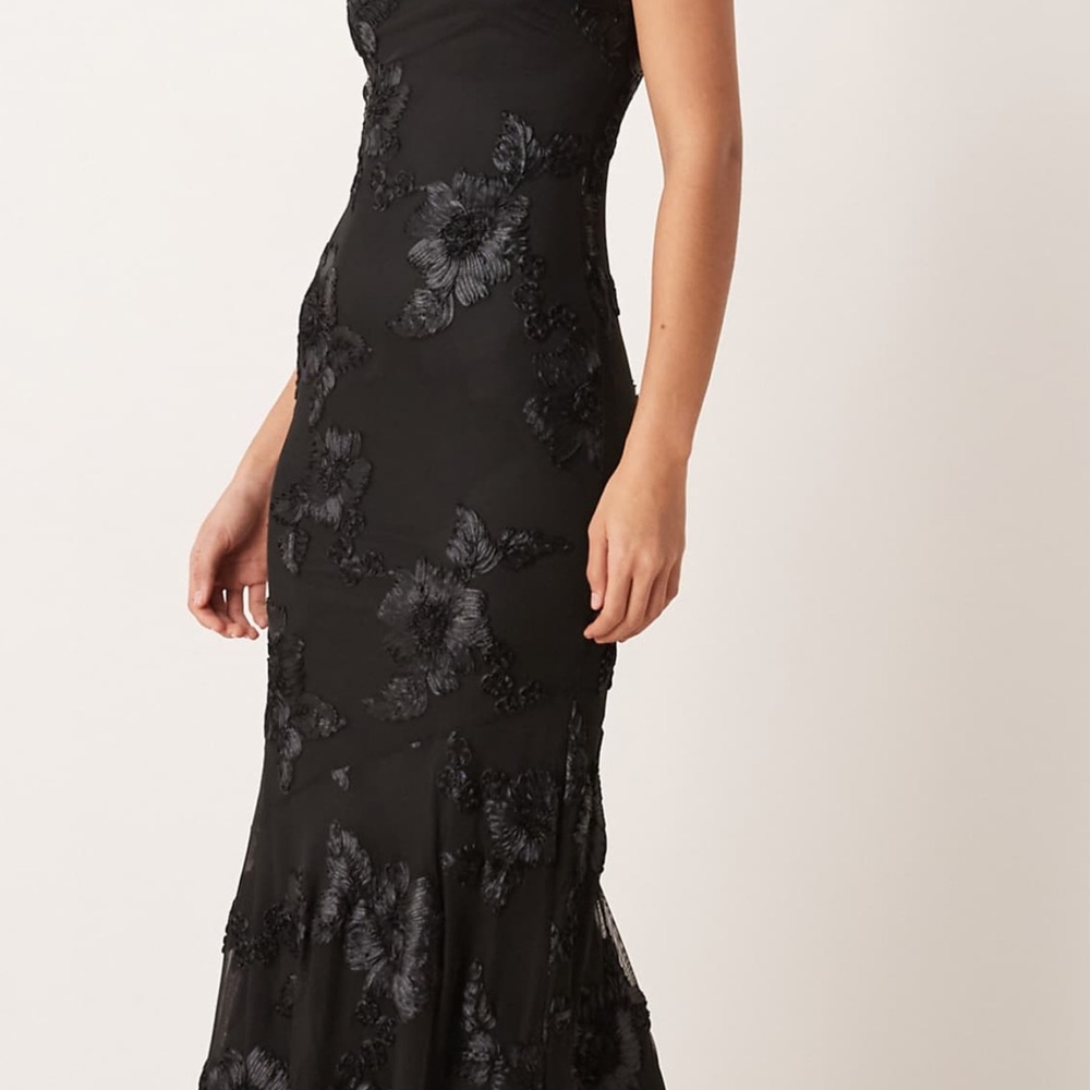 Chic Black Floral Maxi Dress